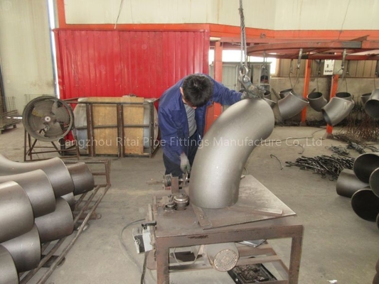 Colocaciones 180 de la soldadura de extremo de ASME B16.48 codo de acero del reductor de 90 grados de carbono de 45 grados